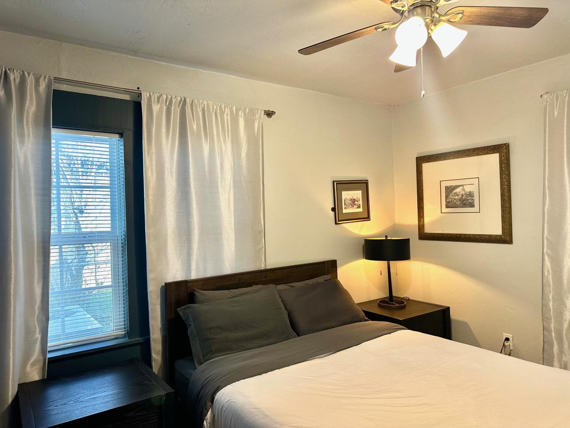 Cozy Winter Getaway With Garden 20-A Villa Oklahoma City Bagian luar foto