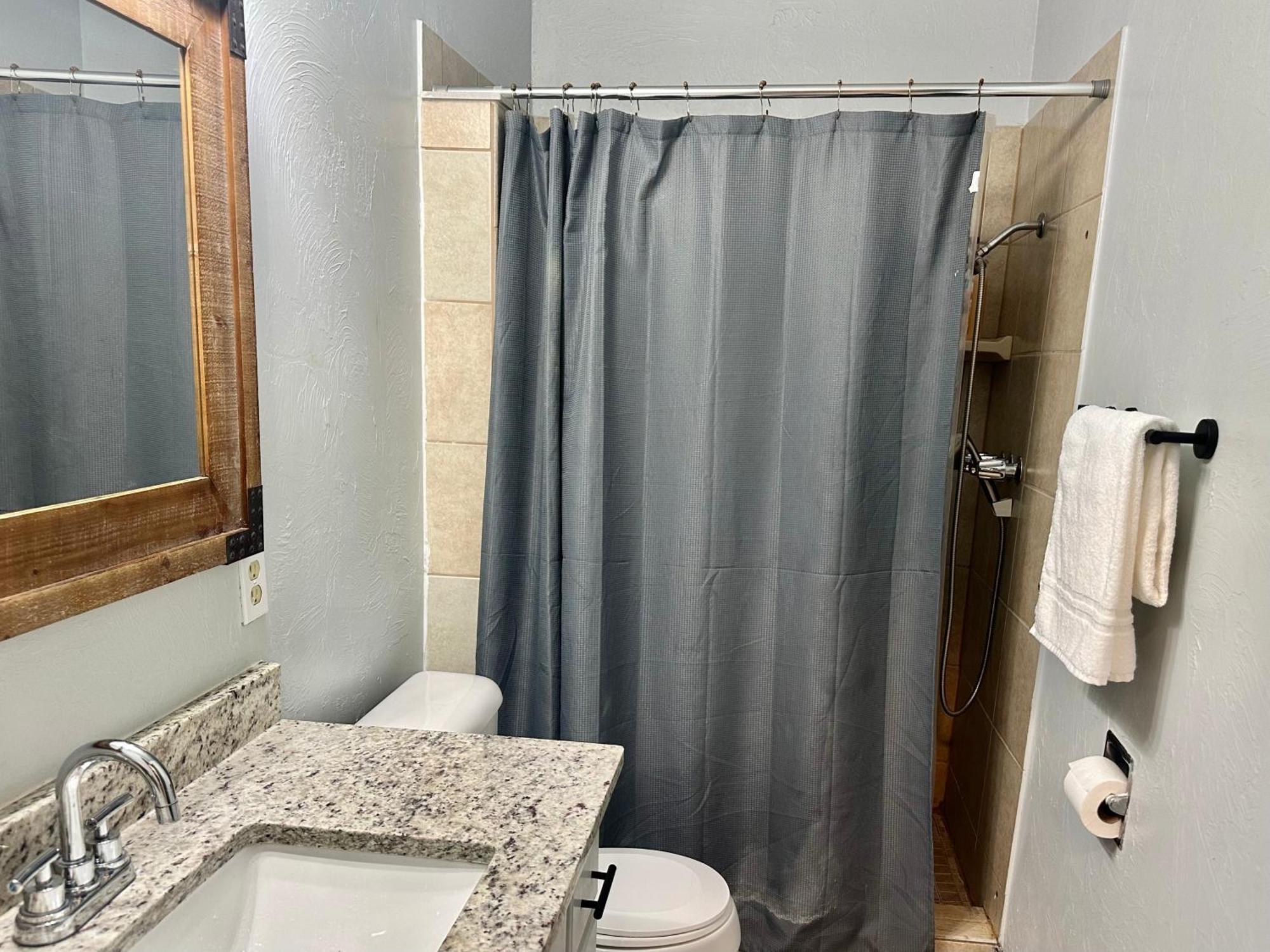 Cozy Winter Getaway With Garden 20-A Villa Oklahoma City Bagian luar foto